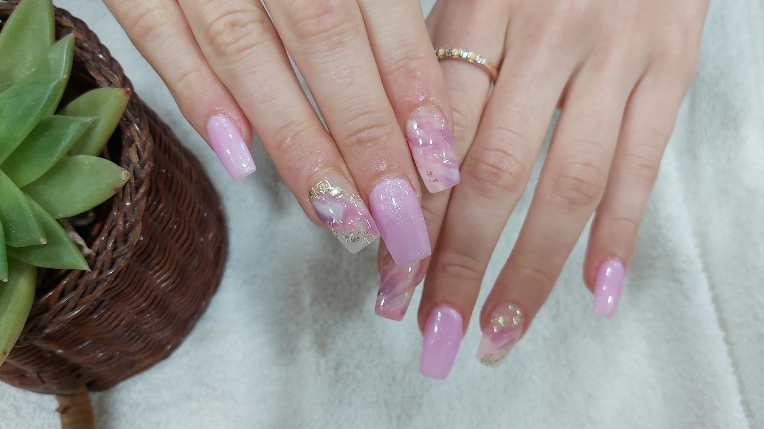 2. High-Gloss Manicures and Gel Nails Oxford MS